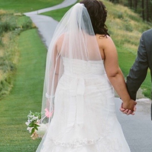 Wedding Veil Ivory Tulle Embroidered Beaded Fingertip Length - Picture 2 of 10